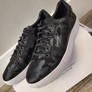 NIB Robert Graham Syfy Leather Sneakers, 10.5M